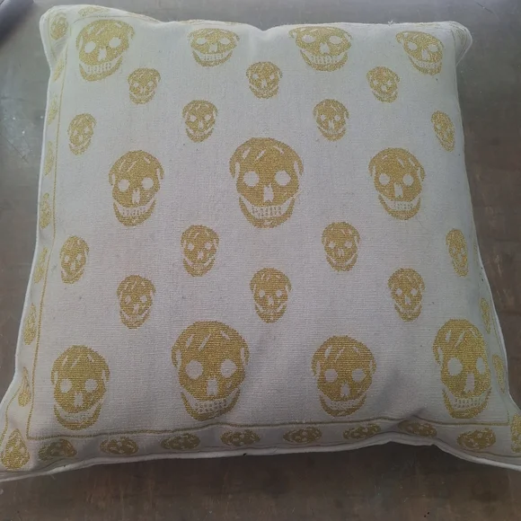 Skull Pattern Throw Pillow - Picture 2 of 5